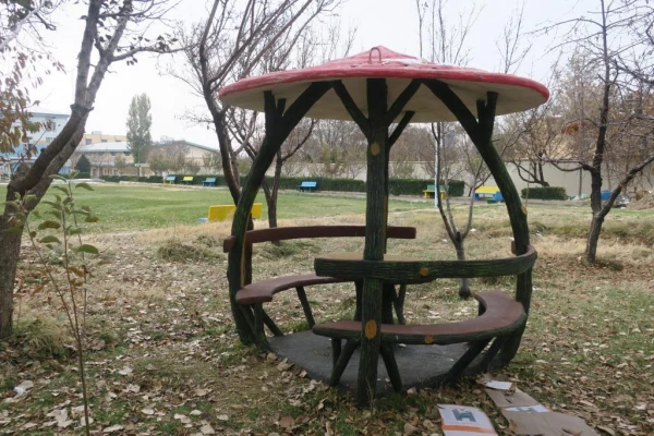 نصب آلاچیق در فضای سبز پردیس شهید بهشتی زنجان