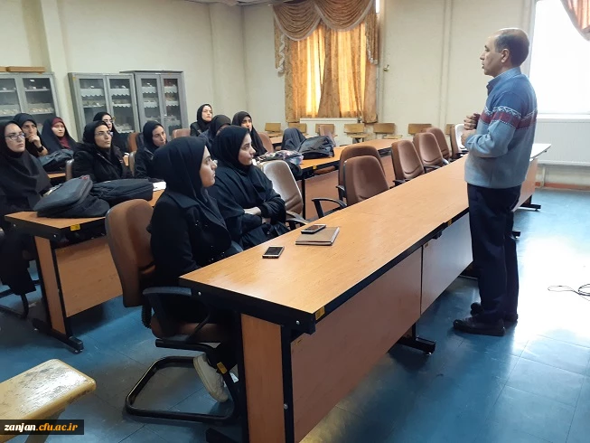 برگزاری کارگاه توانمند سازی دانشجویان در تهیه و تولید کتب و رسانه های کمک آموزشی  2