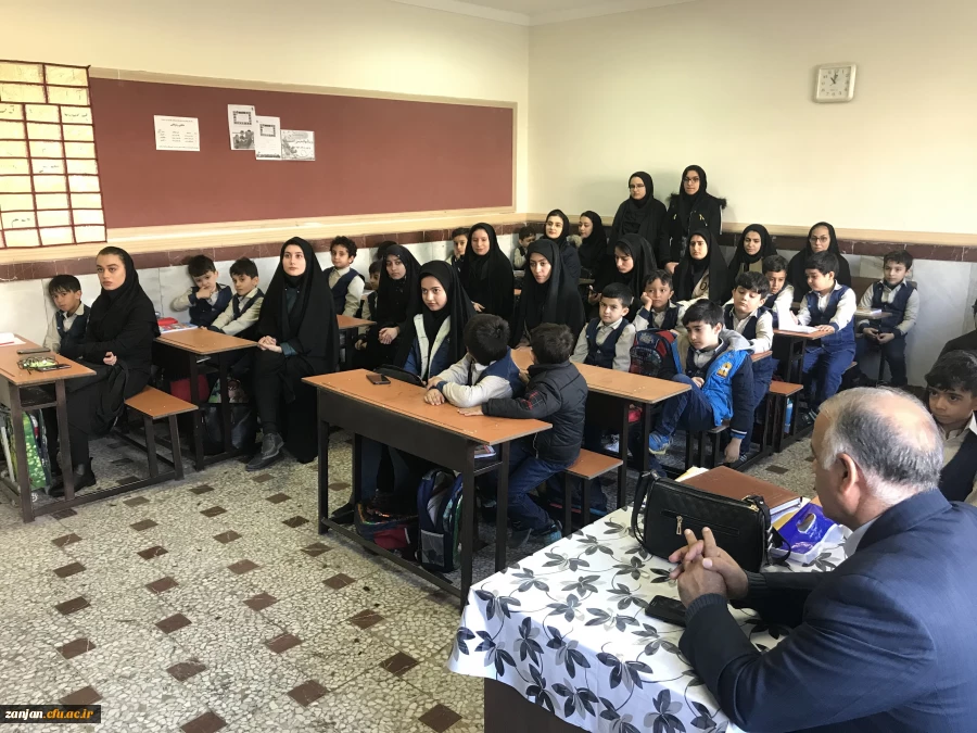 بازدید از کلاس ها و تبادل تجارب با معلمان کلاس اول ابتدایی 3