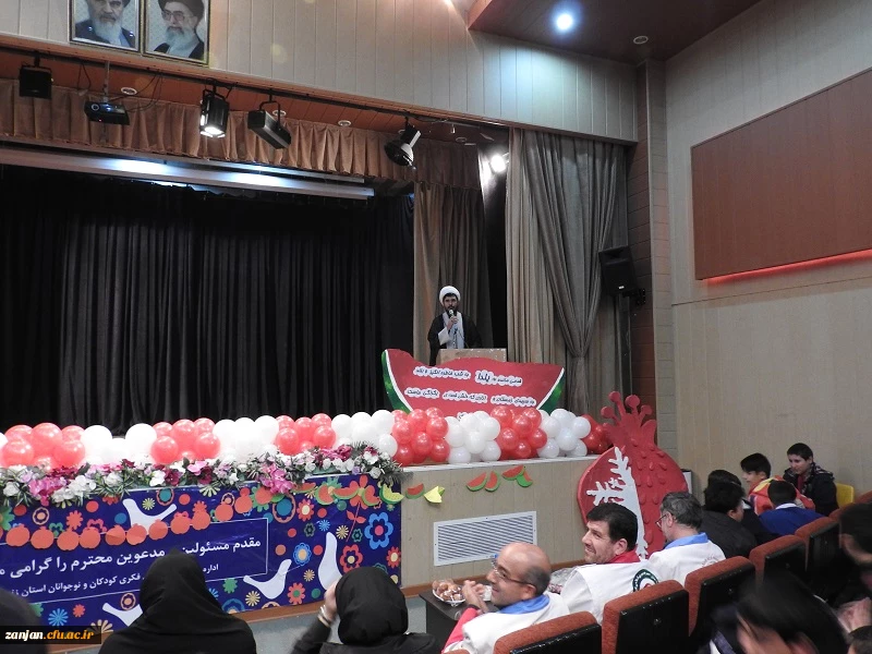 برگزاری جشن شب یلدا با حضور کودکان کار و جمعی از دانش آموزان 4