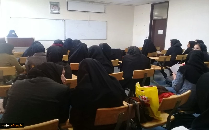 حضور مبلغه در دانشگاه جهت پاسخگویی به سوالات و شبهات دانشجویان