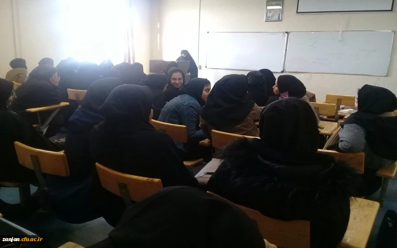 حضور مبلغه در دانشگاه جهت پاسخگویی به سوالات و شبهات دانشجویان