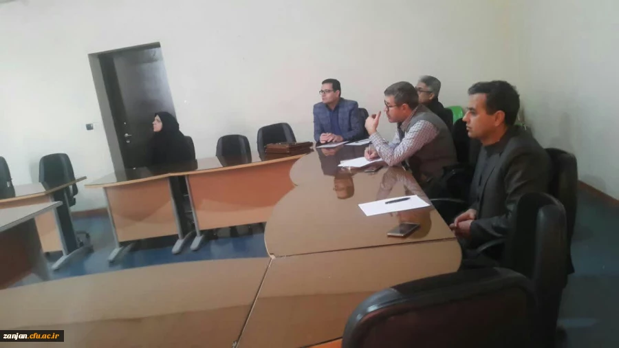 جلسه هم اندیشی اساتید واحد درسی کاربرد زبان در تربیت 4