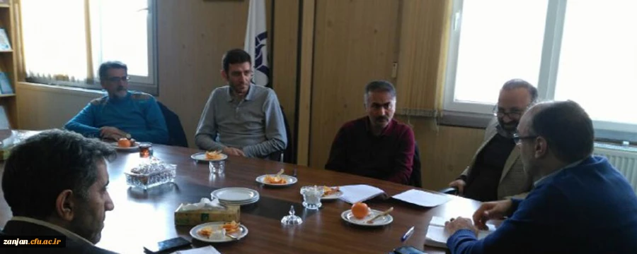 بررسی مشکلات سراهای دانشجویی دردیدار سرپرستان شبانه روزی  با مدیرت امور پردیس های استان زنجان 2