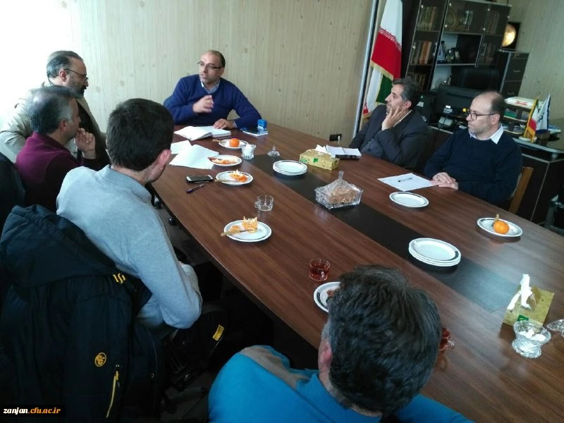 بررسی مشکلات سراهای دانشجویی دردیدار سرپرستان شبانه روزی  با مدیرت امور پردیس های استان زنجان 3