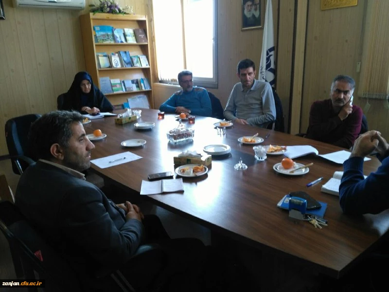 بررسی مشکلات سراهای دانشجویی دردیدار سرپرستان شبانه روزی  با مدیرت امور پردیس های استان زنجان 4