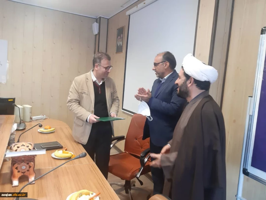 نشست صمیمی کارکنان با مدیریت امور پردیس های استان و معارفه معاون توسعه منابع و دانشجویی 4