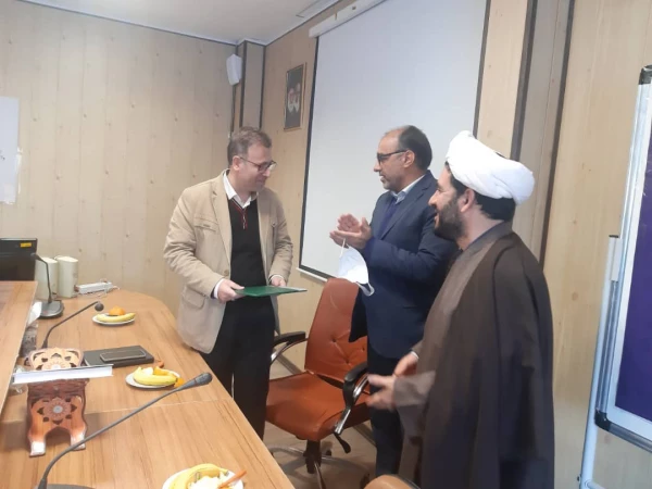 نشست صمیمی کارکنان با مدیریت امور پردیس های استان و معارفه معاون توسعه منابع و دانشجویی پردیس الزهرا(س) 4