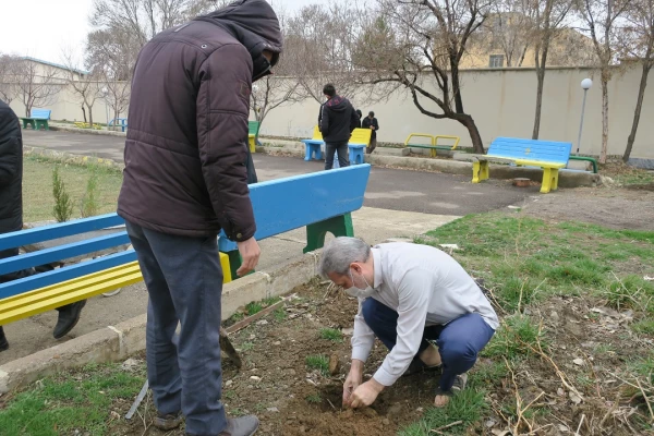 کاشت نهال در روز درختکاری 15 و 16 اسفند 1400