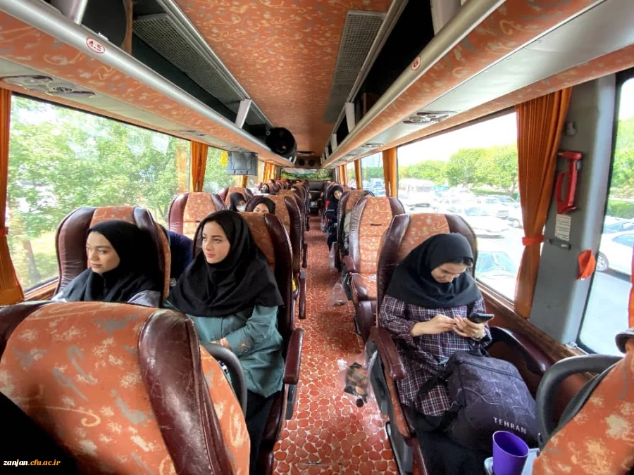 بازدید دانشجو معلمان پردیس الزهرا(س) از سی و سومین نمایشگاه بین المللی کتاب تهران 2