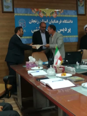  برگزاری نشست هم اندیشی اساتید هئیت علمی و کارکنان پردیس الزهرا(س) زنجان به مناسبت گرامیداشت هفته دفاع مقدس 2