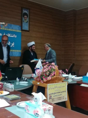  برگزاری نشست هم اندیشی اساتید هئیت علمی و کارکنان پردیس الزهرا(س) زنجان به مناسبت گرامیداشت هفته دفاع مقدس 2