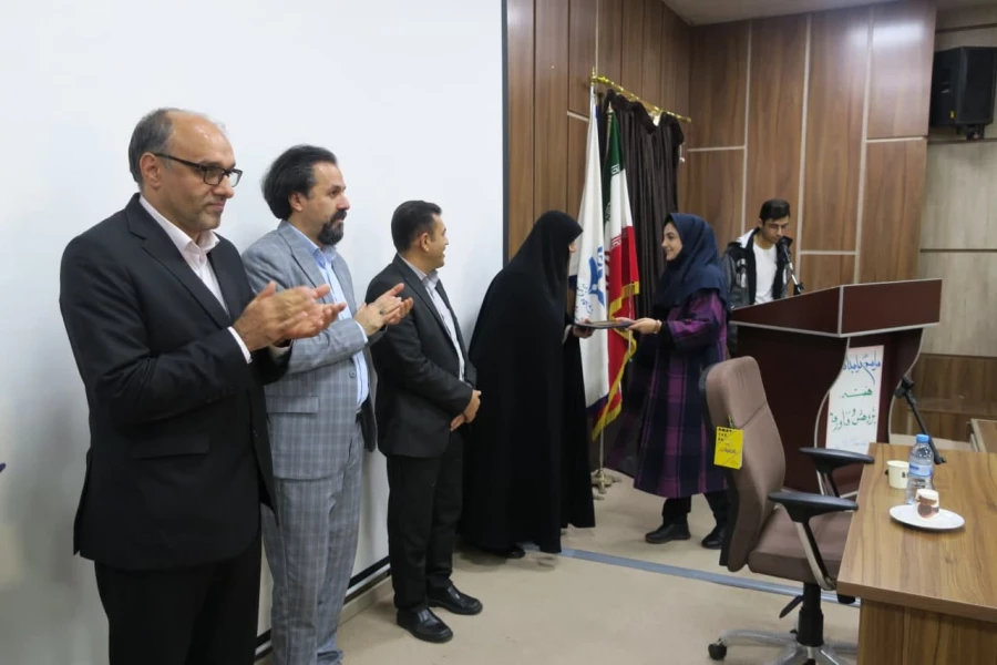 مراسم رونمایی از کتاب به مناسبت هفته گرامیداشت پژوهش