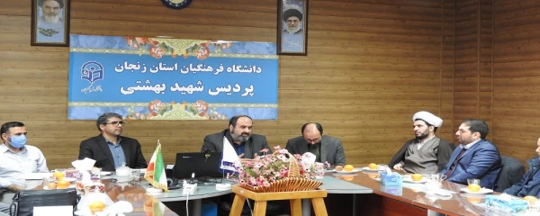 نشست بصیرت افزایی اساتید و کارکنان با موضوع «بررسی تحولات جهانی و دستاوردهای انقلاب اسلامی ایران» 2