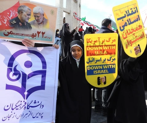                                                           حضور با شکوه کارکنان، اساتید و دانشجومعلمان دانشگاه فرهنگیان استان زنجان در راهپیمایی 22 بهمن 3