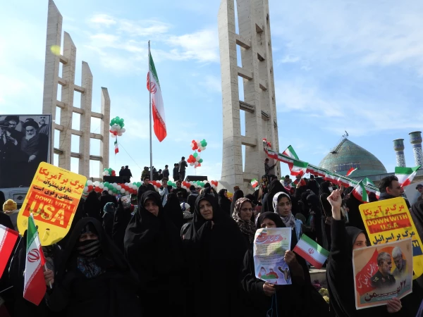                                                           حضور با شکوه کارکنان، اساتید و دانشجومعلمان دانشگاه فرهنگیان استان زنجان در راهپیمایی 22 بهمن 4