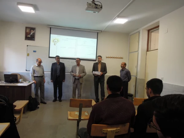 حضور دکتر صحبتلو سرپرست پردیس شهید بهشتی و دکتر فومنی معاونت فرهنگی و آموزش با گل و شیرینی در کلاس درس ، جهت تبریک هفته معلم به استادان گرامی 5