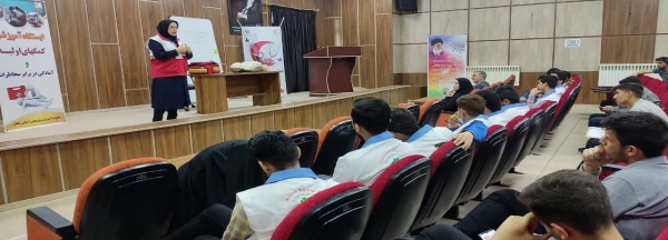 برگزاری دوره هلال احمر و بازدید ریاست هلال احمر شهرستان آقای علیگو و معاونت کل جوانان استان زنجان خانم تقوی 2