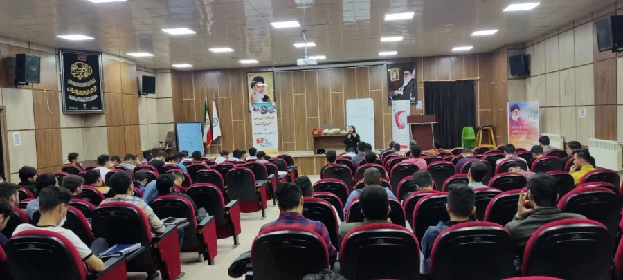 برگزاری دوره هلال احمر و بازدید ریاست هلال احمر شهرستان آقای علیگو و معاونت کل جوانان استان زنجان خانم تقوی 3