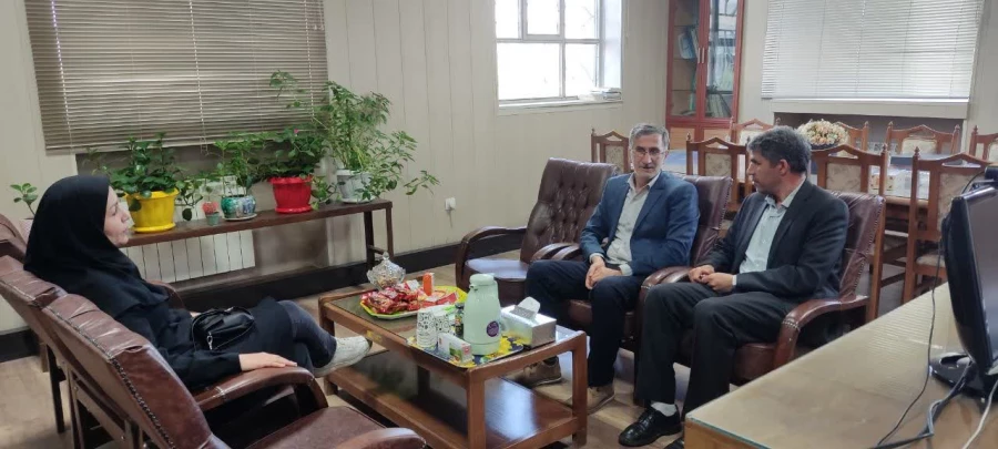 برگزاری دوره هلال احمر و بازدید ریاست هلال احمر شهرستان آقای علیگو و معاونت کل جوانان استان زنجان خانم تقوی 4