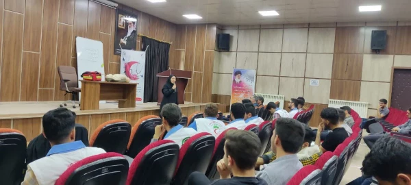 برگزاری دوره هلال احمر و بازدید ریاست هلال احمر شهرستان آقای علیگو و معاونت کل جوانان استان زنجان خانم تقوی 5