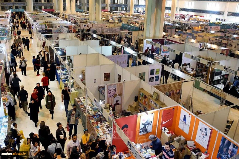 بازدید دانشجومعلمان پردیس الزهرا(س) در نمایشگاه کتاب تهران 2