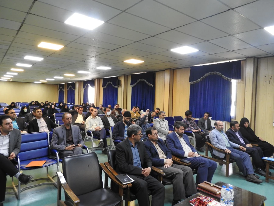 نشست بصیرتی با موضوع "سواد رسانه ایی، تعلیم و تربیت "با حضور جواد بخشی الموتی معاون رسانه و ارتباطات سازمان بسیج اساتیدبرگزار شد 2