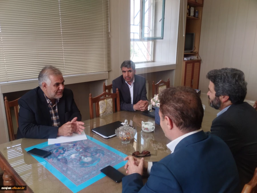 نشست پرسش و پاسخ دانشجویی با مدیر کل آموزش و پرورش استان 4