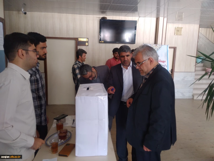 نشست پرسش و پاسخ دانشجویی با مدیر کل آموزش و پرورش استان 5