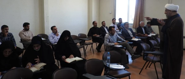 برگزاری دوره دو روزه آموزشی تربیت مدرس جهاد تبلیغ، تبیین و تربیت مدرس، بیانیه گام دوم انقلاب اسلامی با حضور حجت الاسلام والمسلمین استاد علیرضا منصوری اصل، استاد سطح عالی و عضو مجمع عمومی جامعه مدرسین حوزه علمیه قم در دانشگاه فرهنگیان استان زنجان 4