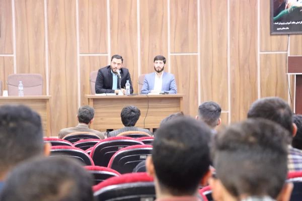 نشست صمیمی دانشجویان با مسئولین دانشگاه و مسئولین گزینش استان 3