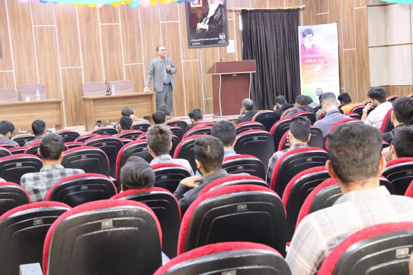 نشست صمیمی دانشجویان با مسئولین دانشگاه و مسئولین گزینش استان 4