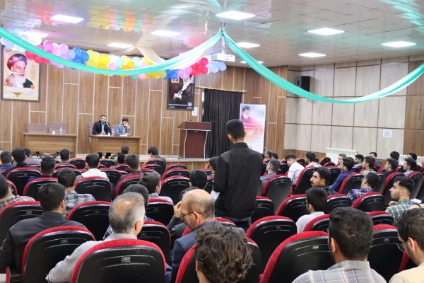 نشست صمیمی دانشجویان با مسئولین دانشگاه و مسئولین گزینش استان 5