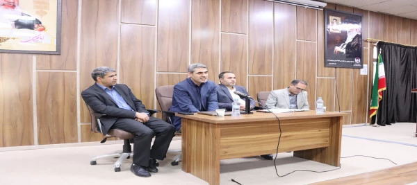 نشست تخصصی دانشجویان با مسئولین پردیس و مسئولین امور اداری و امور آموزش اداره کل آموزش و پرورش استان 2