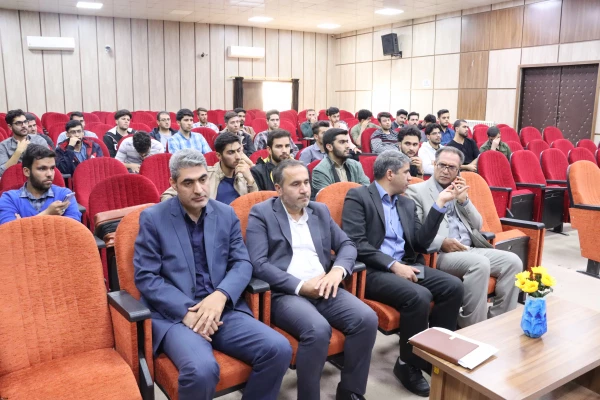 نشست مشترک مسئولین پردیس ها و اداره کل آموزش و پرورش استان با دانشجومعلمان 4