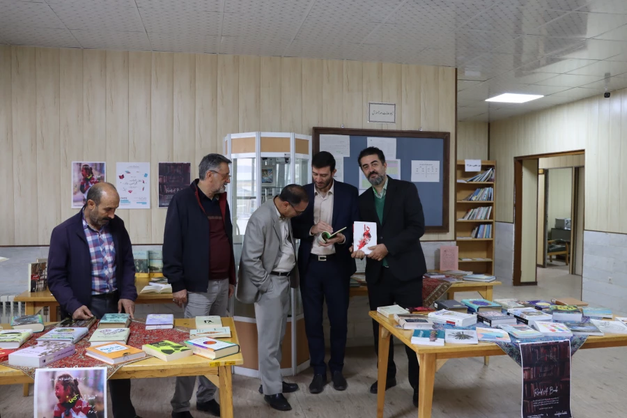 برگزاری نمایشگاه کتاب به مناسبت هفته کتاب و کتابخوانی 3