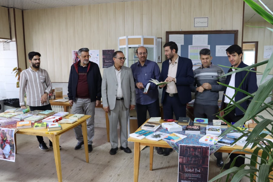 برگزاری نمایشگاه کتاب به مناسبت هفته کتاب و کتابخوانی 4
