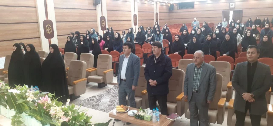 نشست هم اندیشی مدیران، معاونان و معلمان راهنمای مدارس مجری طرح کارورزی  6