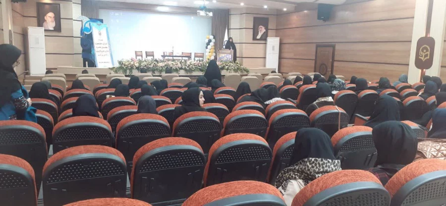 نشست هم اندیشی مدیران، معاونان و معلمان راهنمای مدارس مجری طرح کارورزی  7