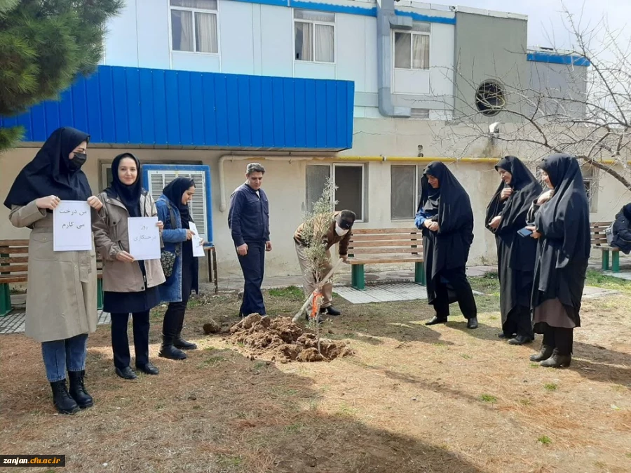 کاشت نهال در پردیس الزهرا(س) به مناسبت گرامیداشت روز درختکاری 2