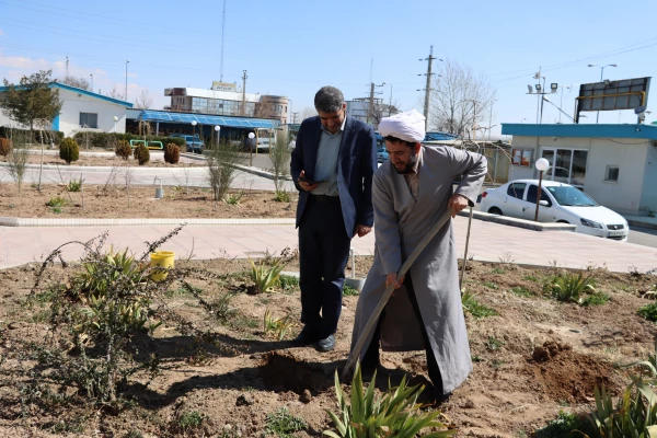 کاشت نهال بمناسبت گرامیداشت هفته منابع طبیعی و روز درختکاری 2
