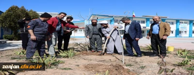 کاشت نهال بمناسبت گرامیداشت هفته منابع طبیعی و روز درختکاری