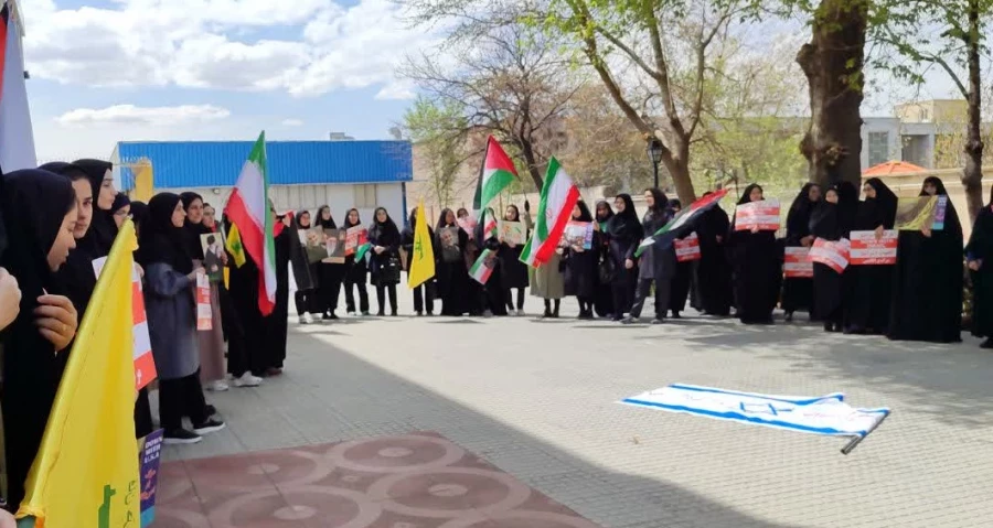 تجمع دانشجویان، اساتید و کارمندان پردیس های دانشگاه فرهنگیان استان در حمایت از عملیات «وعده صادق»  3