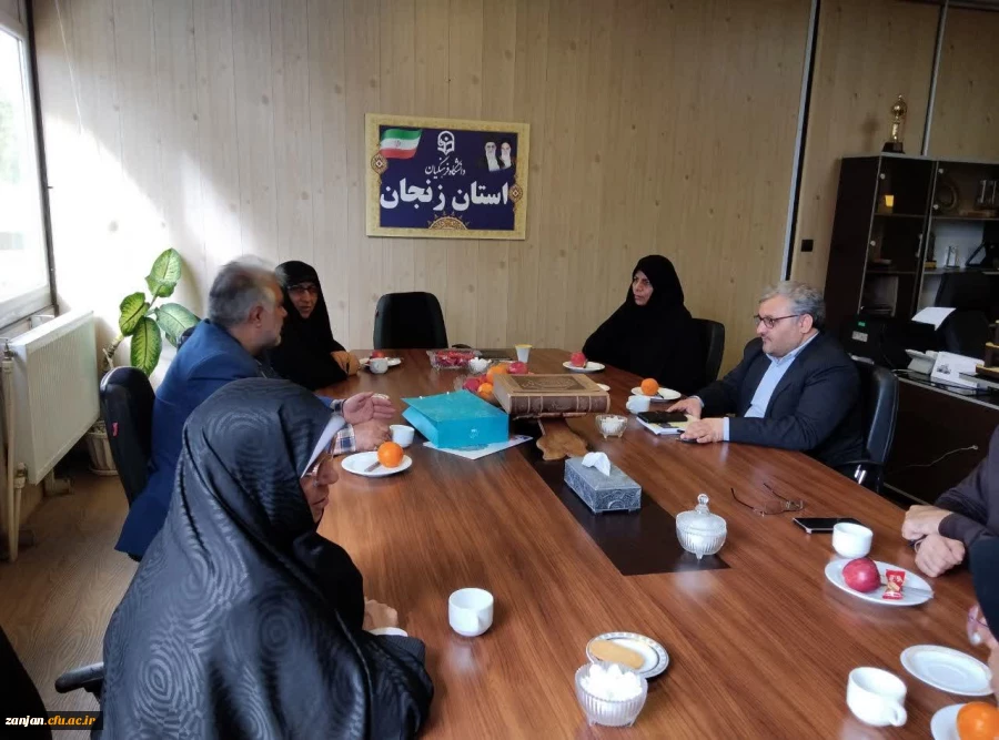 مشاور وزیر آموزش و پرورش از مدیر امور پردیس های استان تجلیل کردند 2