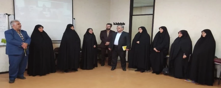 مشاور وزیر آموزش و پرورش از مدیر امور پردیس های استان تجلیل کردند 3