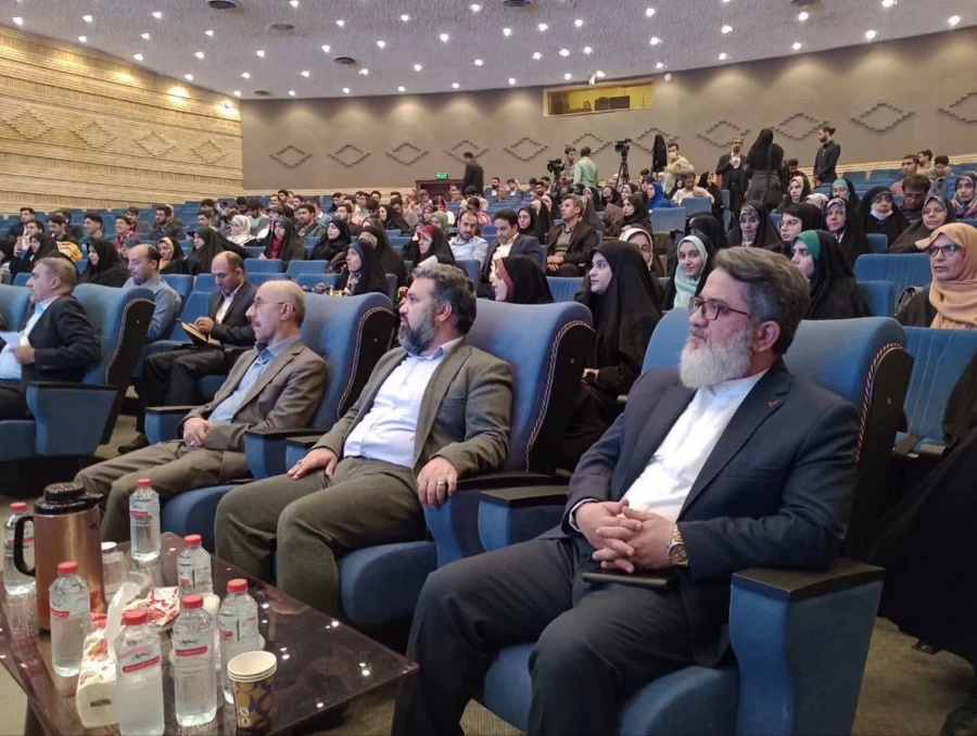 کسب مقام دوم رشته حفظ ۲۰ جزء قرآن کریم توسط خانم فاطمه بازرگان 4