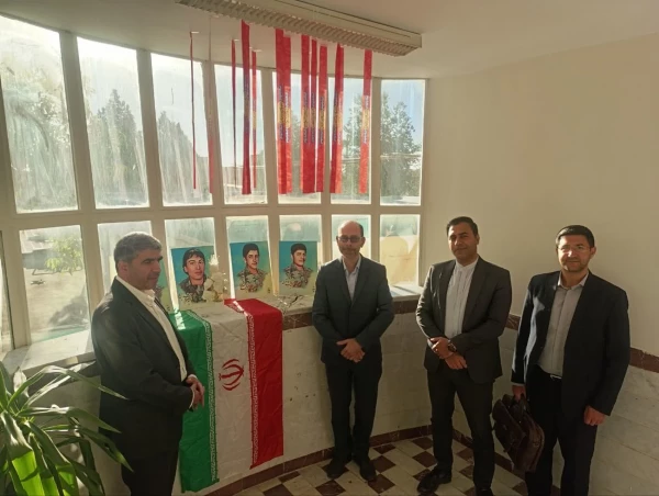 برگزاری نمایشگاه به مناسبت هفته دفاع مقدس   4