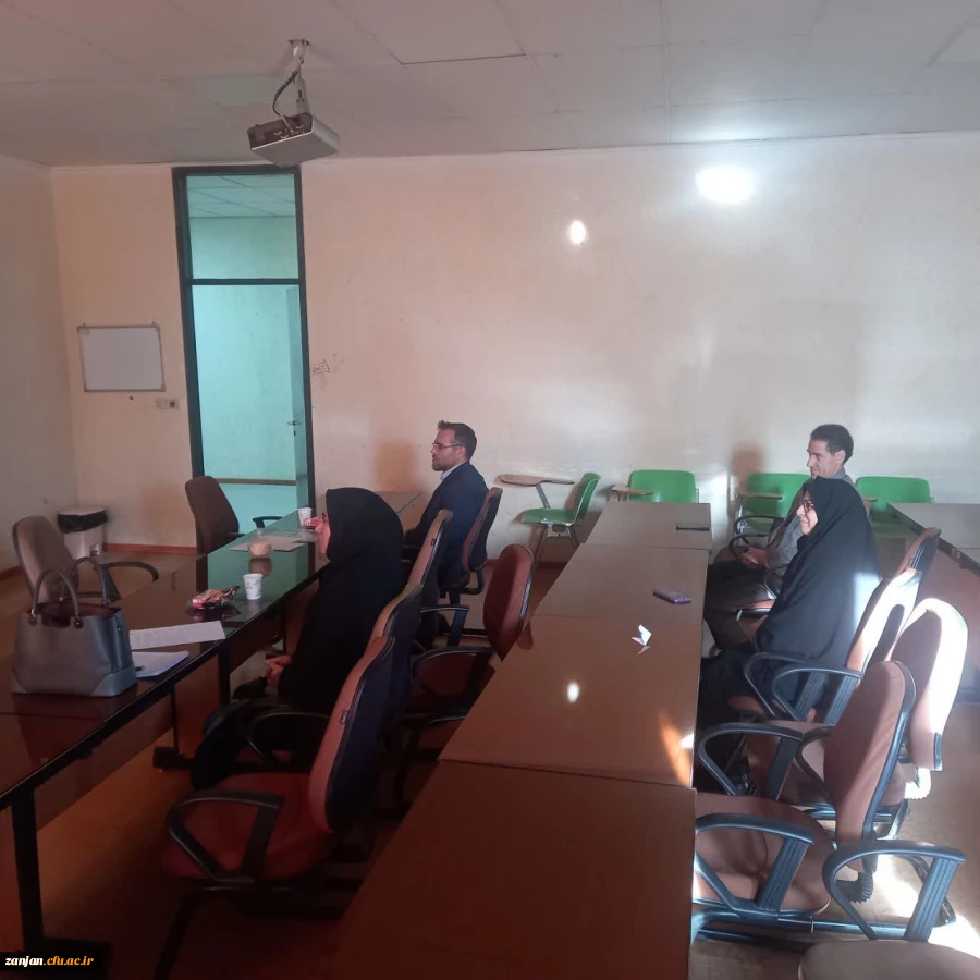 جلسه هم اندیشی اساتید گروه های آموزشی پردیس های استان 7