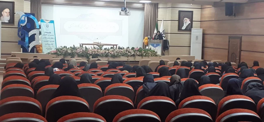 نشست هم اندیشی مدیران، معاونان و معلمان راهنمای مدارس مجری طرح کارورزی 5