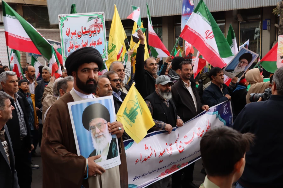 حضور کارکنان پردیس شهید بهشتی و دانشجو معلمان در راهپیمایی یوم الله ۱۳ آبان 3